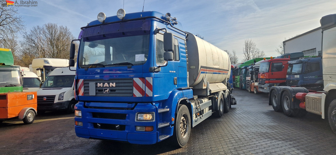 MAN TGA Asphaltspritze Schäfer 20 000 Liters - Camião cisterna: foto 1 MAN TGA Asphaltspritze Schäfer 20 000 Liters - Camião cisterna: foto 1