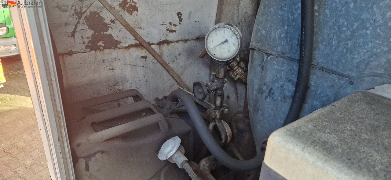 MAN TGA Asphaltspritze Schäfer 20 000 Liters - Camião cisterna: foto 3 MAN TGA Asphaltspritze Schäfer 20 000 Liters - Camião cisterna: foto 3