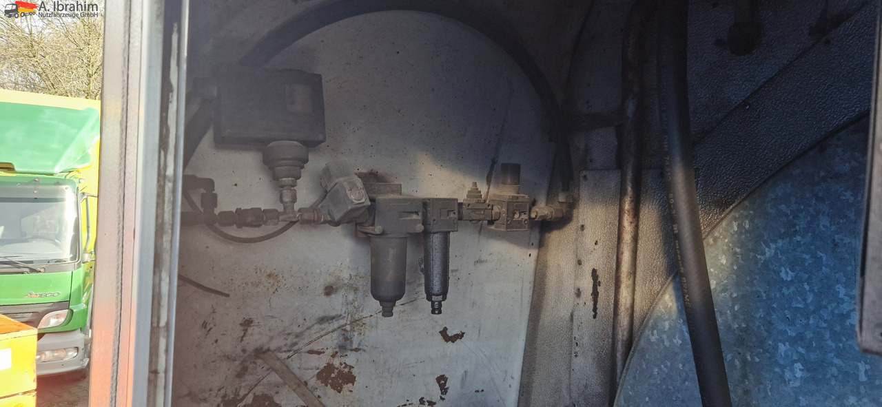 MAN TGA Asphaltspritze Schäfer 20 000 Liters - Camião cisterna: foto 2 MAN TGA Asphaltspritze Schäfer 20 000 Liters - Camião cisterna: foto 2