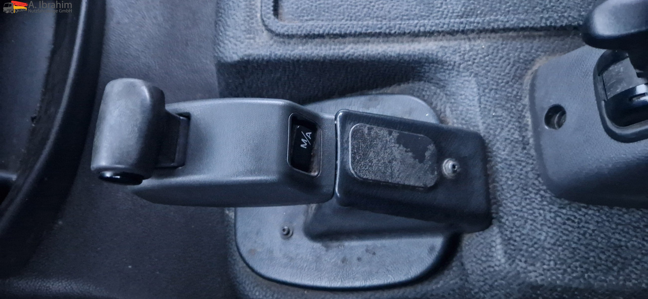 Mercedes-Benz 816 Koffer, LBW - Carrinha de contentor: foto 3 Mercedes-Benz 816 Koffer, LBW - Carrinha de contentor: foto 3