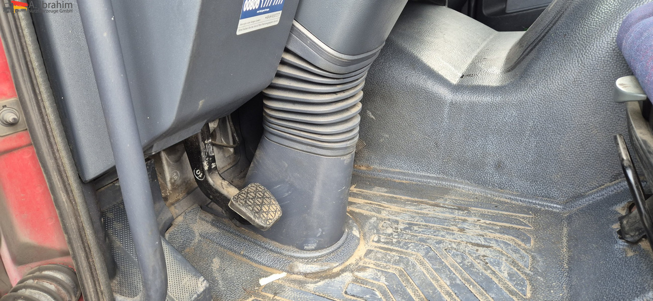 Mercedes-Benz 823 LBW | Radstand 4900 mm | 7.2 m Pritsche Klima | 3 Pedals - Carrinha de lona: foto 4 Mercedes-Benz 823 LBW | Radstand 4900 mm | 7.2 m Pritsche Klima | 3 Pedals - Carrinha de lona: foto 4