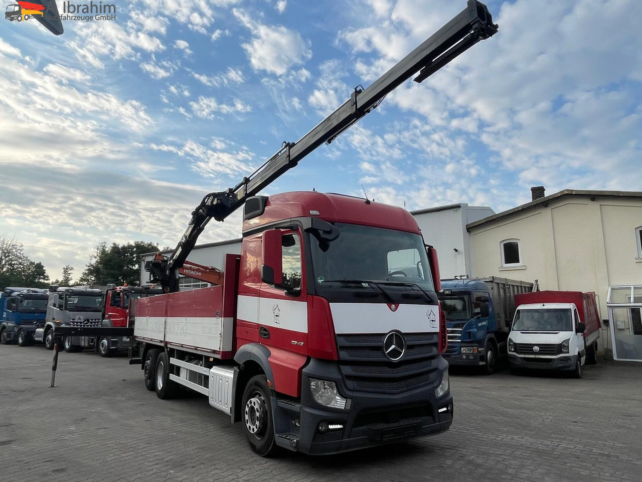 Mercedes-Benz Actros 2545 6x2 Pritsche Kran HIAB 166 - Camião de caixa aberta/ Plataforma, Camião grua: foto 1 Mercedes-Benz Actros 2545 6x2 Pritsche Kran HIAB 166 - Camião de caixa aberta/ Plataforma, Camião grua: foto 1