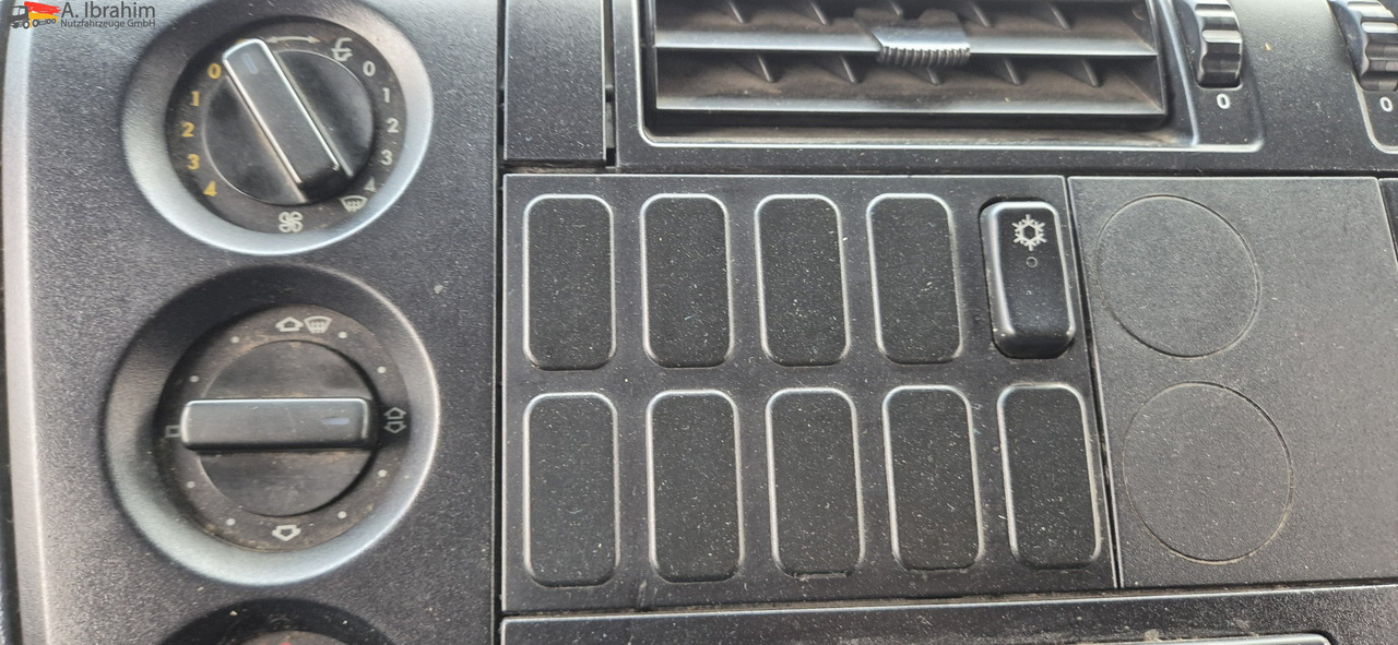 Mercedes-Benz Atego 823 LBW | Radstand 4900 mm | 7.2 m Pritsche Klima | 3 Pedals - Carrinha de lona: foto 2 Mercedes-Benz Atego 823 LBW | Radstand 4900 mm | 7.2 m Pritsche Klima | 3 Pedals - Carrinha de lona: foto 2