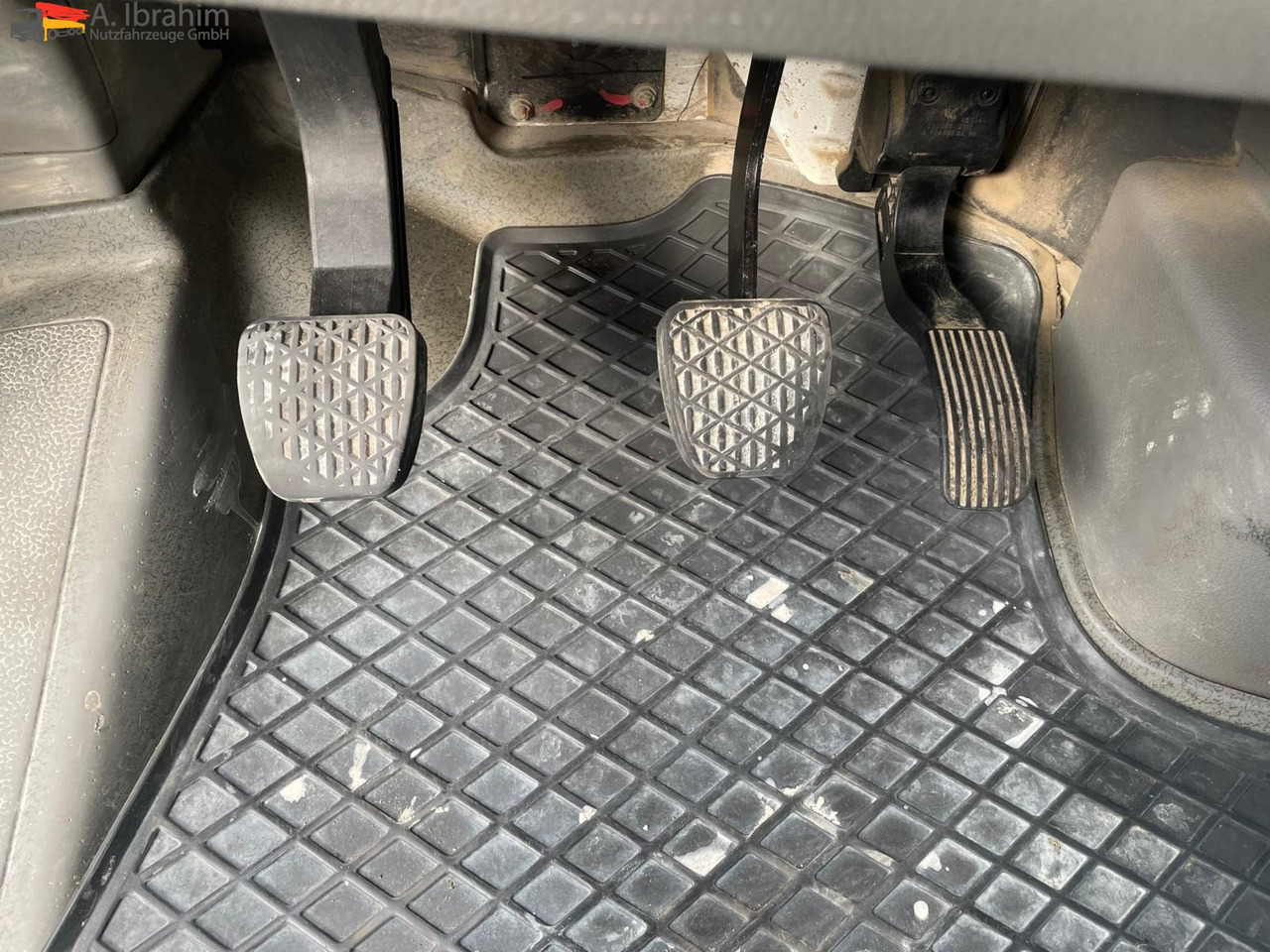 Mercedes-Benz Sprinter DB 319 CDI Geschlossen Kasten | 15 m³ | V6 | 4.5 m Radstand - Furgão: foto 2 Mercedes-Benz Sprinter DB 319 CDI Geschlossen Kasten | 15 m³ | V6 | 4.5 m Radstand - Furgão: foto 2