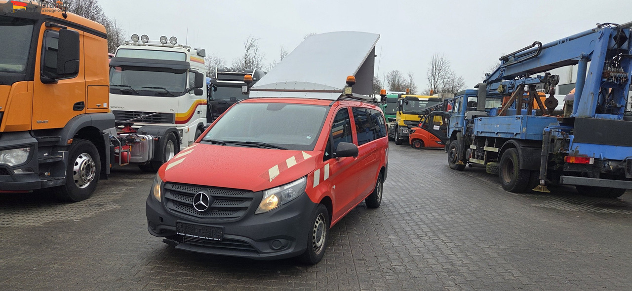 Mercedes-Benz Vito Tourer BF 3-GST Zeichen Anlage 3050 kg zzGw - Food truck: foto 1 Mercedes-Benz Vito Tourer BF 3-GST Zeichen Anlage 3050 kg zzGw - Food truck: foto 1