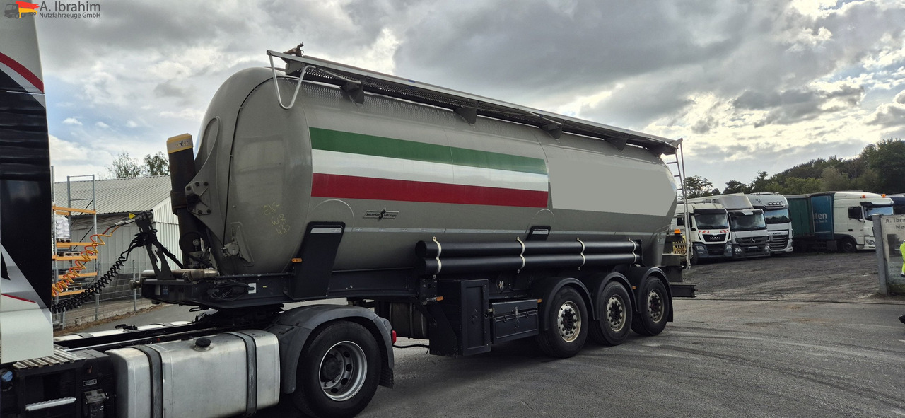 SPITZER SKL2745CAL leichter Anfahrschaden elektr. Pumpe - Semi-reboque silo: foto 1 SPITZER SKL2745CAL leichter Anfahrschaden elektr. Pumpe - Semi-reboque silo: foto 1