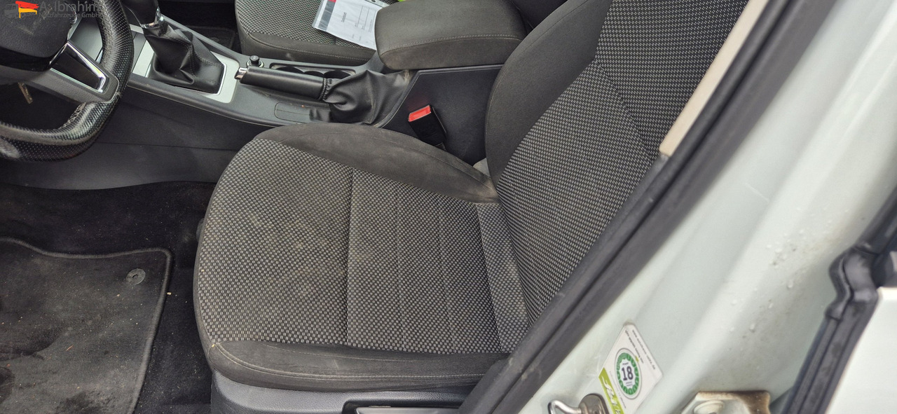 Skoda Octavia 2.0 TDI | 8-fach bereift - Automóvel: foto 4 Skoda Octavia 2.0 TDI | 8-fach bereift - Automóvel: foto 4