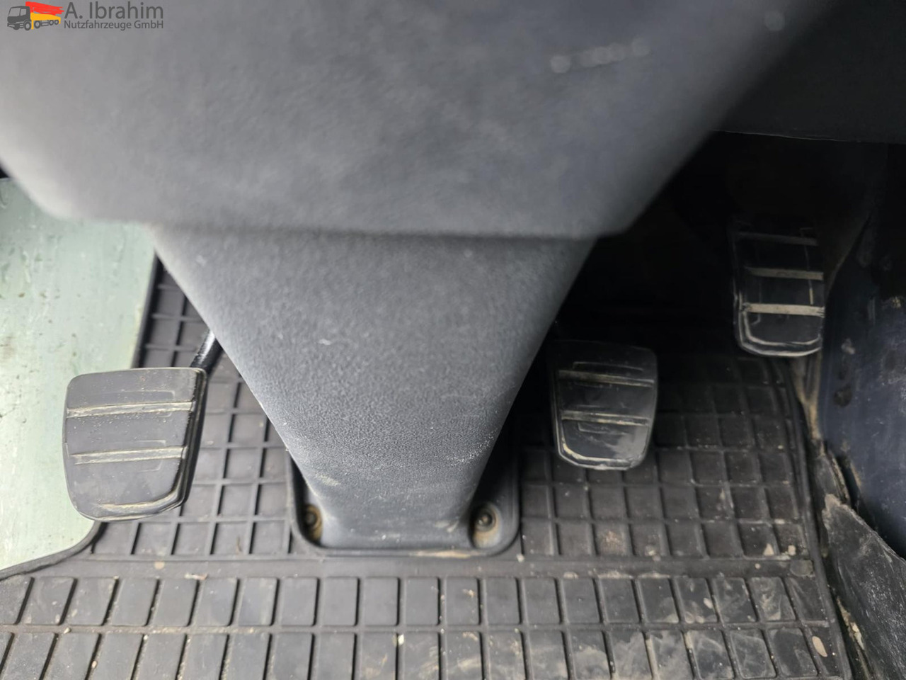 Scania R560 | 6x4 | V8 | Blatt Blatt | Schaltgetriebe |Kipphydraulik | Klima | Trommelbremse| 3 Pedals - Tractor: foto 5 Scania R560 | 6x4 | V8 | Blatt Blatt | Schaltgetriebe |Kipphydraulik | Klima | Trommelbremse| 3 Pedals - Tractor: foto 5