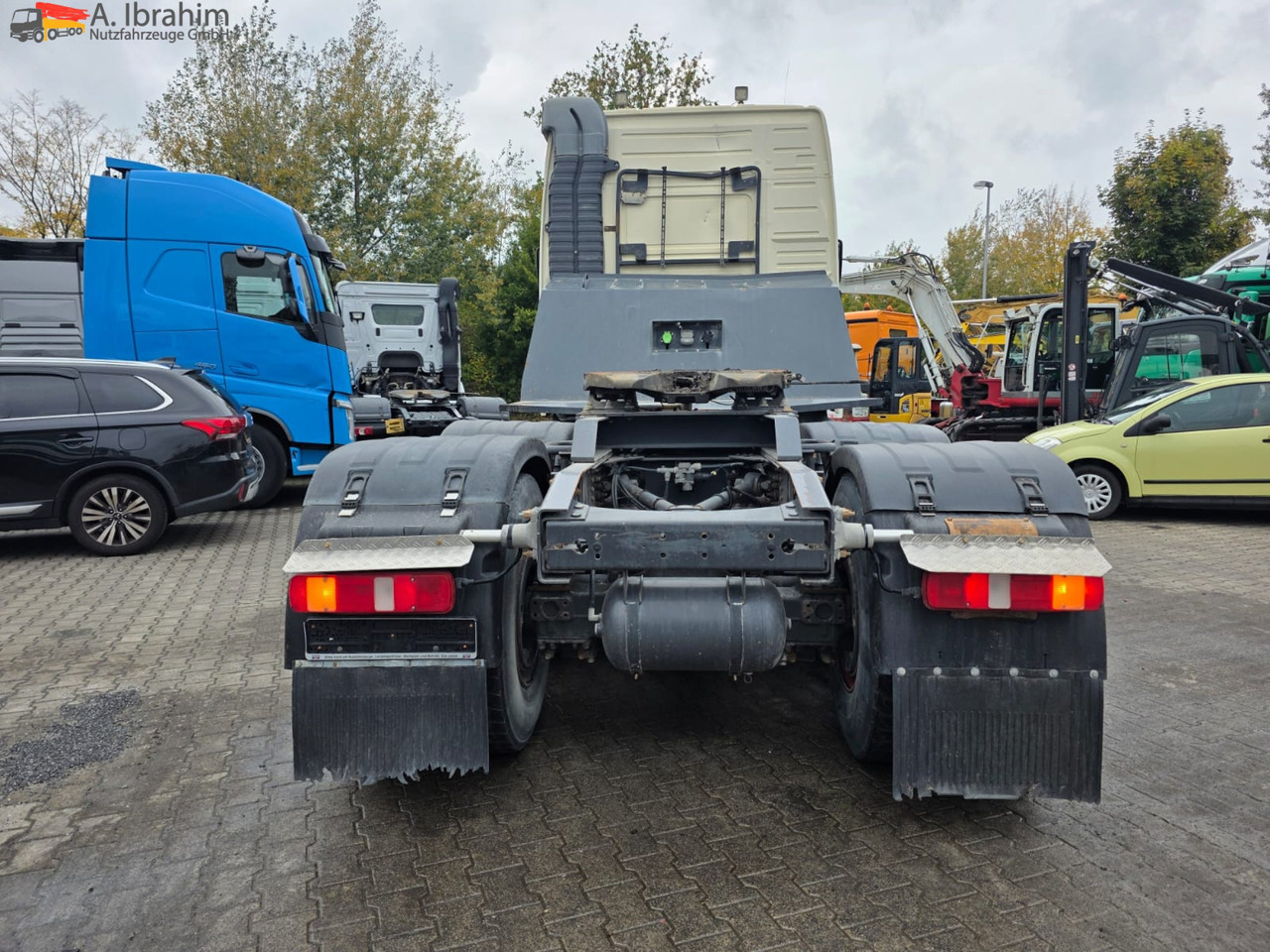 Locação financeira de Volvo FH 520 | 6x4 | Schaltgetriebe | Blatt Blatt Klima | Trommelbremse | 3 Pedals Volvo FH 520 | 6x4 | Schaltgetriebe | Blatt Blatt Klima | Trommelbremse | 3 Pedals: foto 11 Locação financeira de Volvo FH 520 | 6x4 | Schaltgetriebe | Blatt Blatt Klima | Trommelbremse | 3 Pedals Volvo FH 520 | 6x4 | Schaltgetriebe | Blatt Blatt Klima | Trommelbremse | 3 Pedals: foto 11