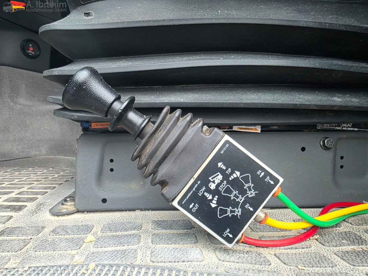 Volvo FH 520 | 6x4 | V8 | Kipphydraulik | Blatt Blatt | Schaltgetriebe | Klima | Trommelbremse | 3 Pedals - Tractor: foto 4 Volvo FH 520 | 6x4 | V8 | Kipphydraulik | Blatt Blatt | Schaltgetriebe | Klima | Trommelbremse | 3 Pedals - Tractor: foto 4