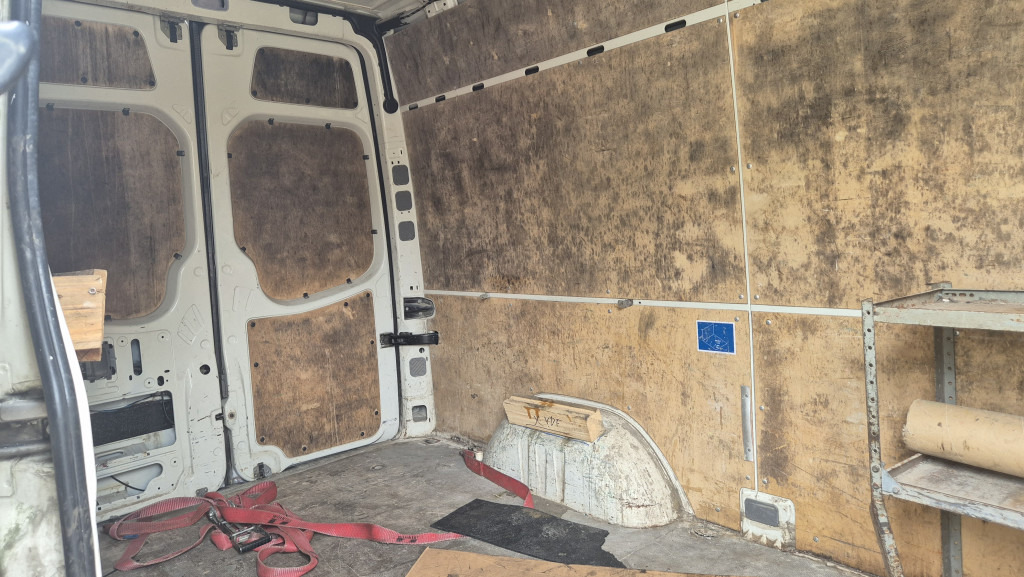 VW Crafter 2.5 Diesel Rost ja, technisch super, HU neu 01 2025 - Furgão: foto 4 VW Crafter 2.5 Diesel Rost ja, technisch super, HU neu 01 2025 - Furgão: foto 4