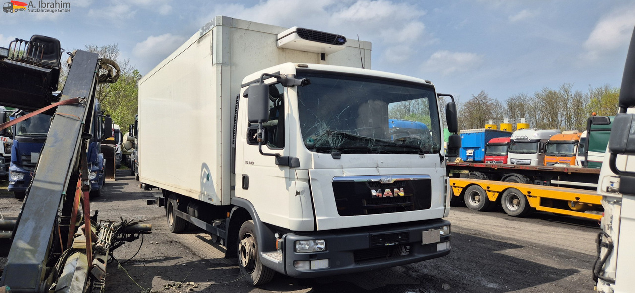 Veículo comercial MAN TGL 8.150 4X2 BL Unfallschaden bedingt fahrbereit, Motor ok: foto 9