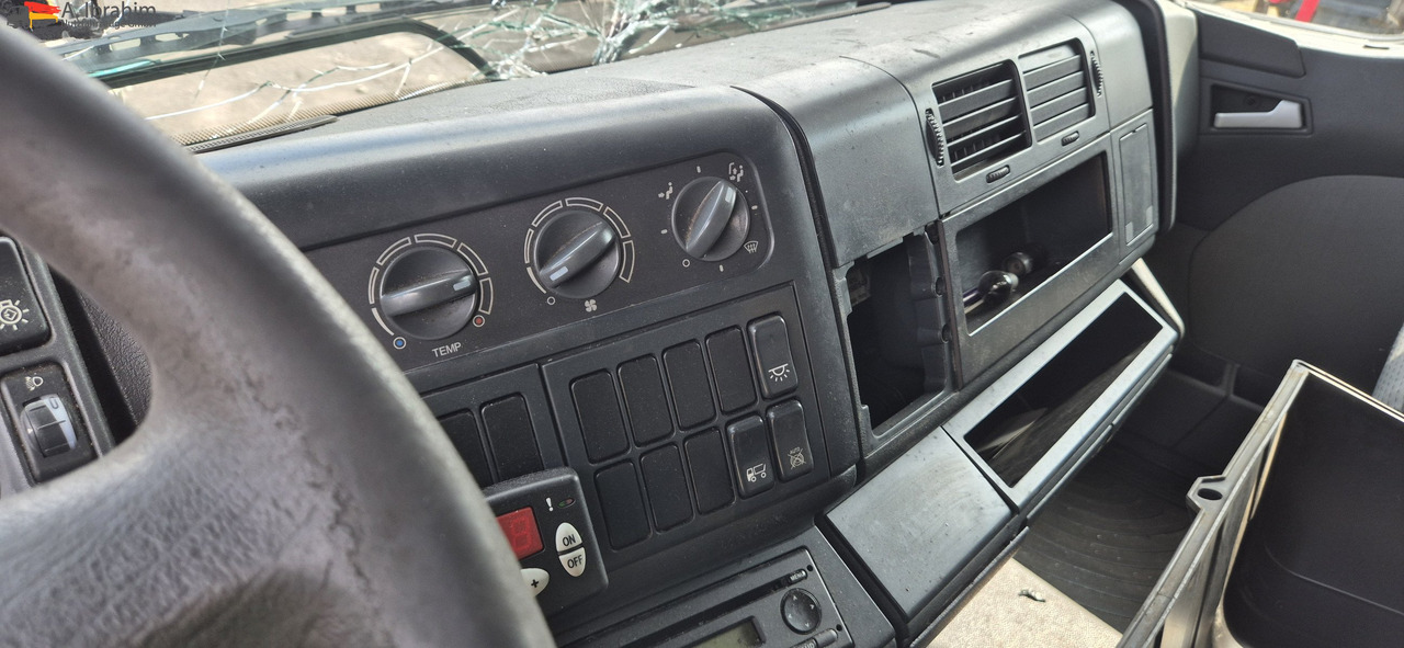 Veículo comercial MAN TGL 8.150 4X2 BL Unfallschaden bedingt fahrbereit, Motor ok: foto 15