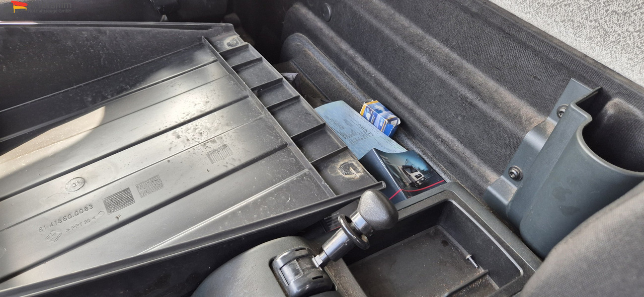 Veículo comercial MAN TGL 8.150 4X2 BL Unfallschaden bedingt fahrbereit, Motor ok: foto 6