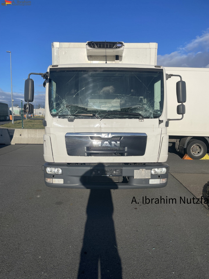 Veículo comercial MAN TGL 8.150 4X2 BL Unfallschaden bedingt fahrbereit, Motor ok: foto 8
