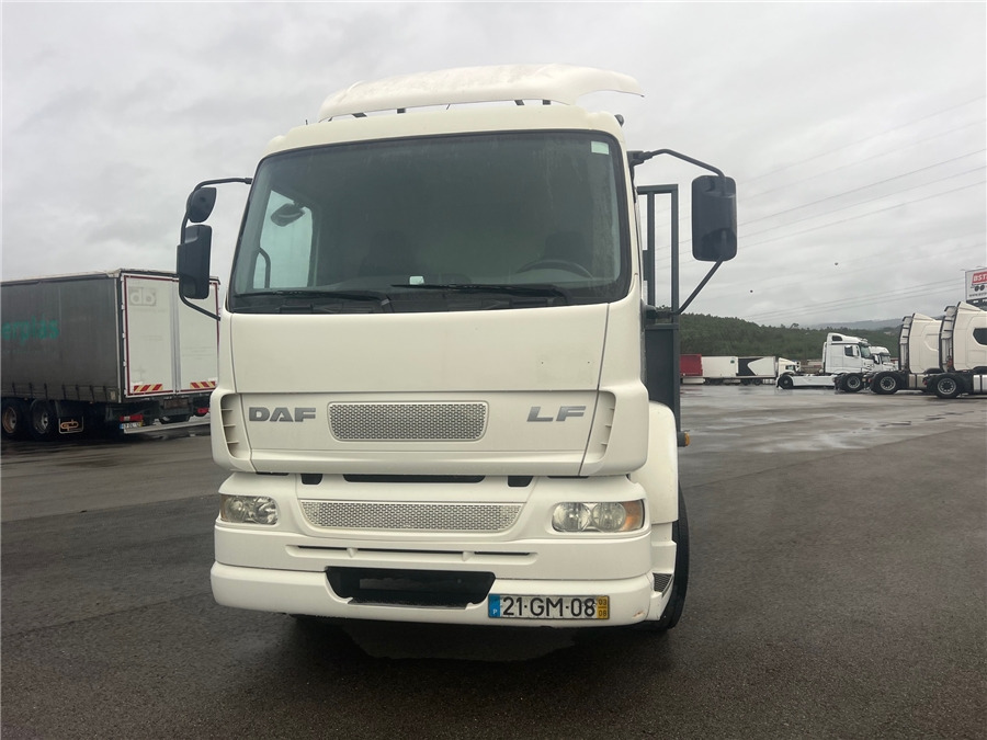 DAF LF 55.220 - Camião de caixa aberta/ Plataforma: foto 2 DAF LF 55.220 - Camião de caixa aberta/ Plataforma: foto 2