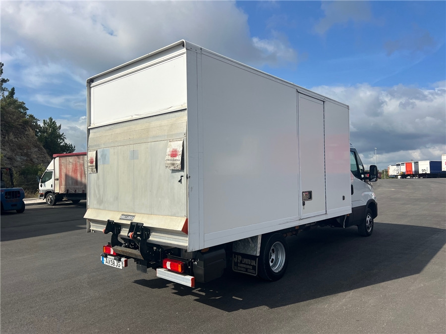 Iveco 35C16HA8 - Carrinha de contentor: foto 4 Iveco 35C16HA8 - Carrinha de contentor: foto 4