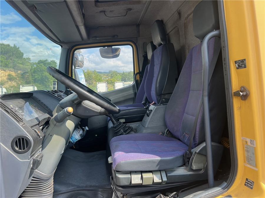 Camião frigorífico MERCEDES-BENZ 1318: foto 9