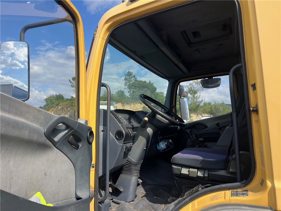 Camião frigorífico MERCEDES-BENZ 1318: foto 8