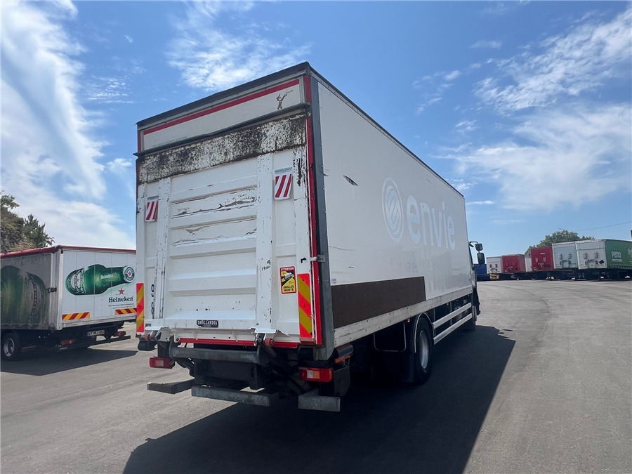 Renault D 19 - Camião isotérmico: foto 4 Renault D 19 - Camião isotérmico: foto 4