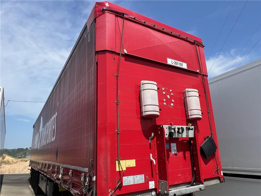 SCHMITZ CARGOBULL SCB-S3T TETO ELEVAR - Semi-reboque de lona: foto 2 SCHMITZ CARGOBULL SCB-S3T TETO ELEVAR - Semi-reboque de lona: foto 2