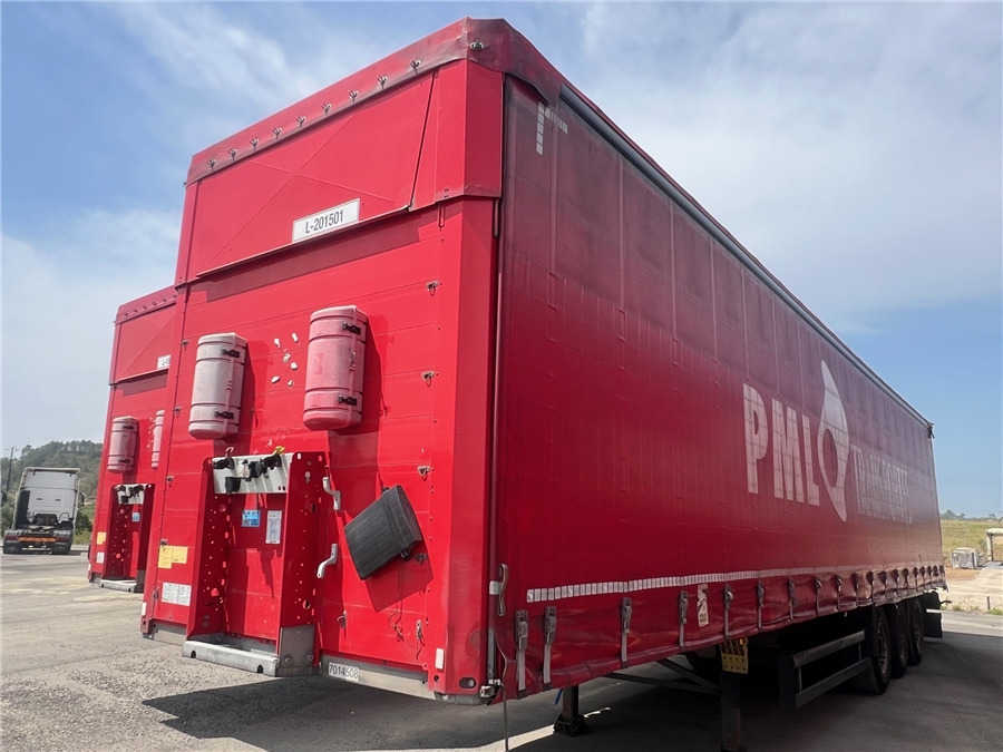 SCHMITZ CARGOBULL SCB-S3T TETO ELEVAR - Semi-reboque de lona: foto 1 SCHMITZ CARGOBULL SCB-S3T TETO ELEVAR - Semi-reboque de lona: foto 1
