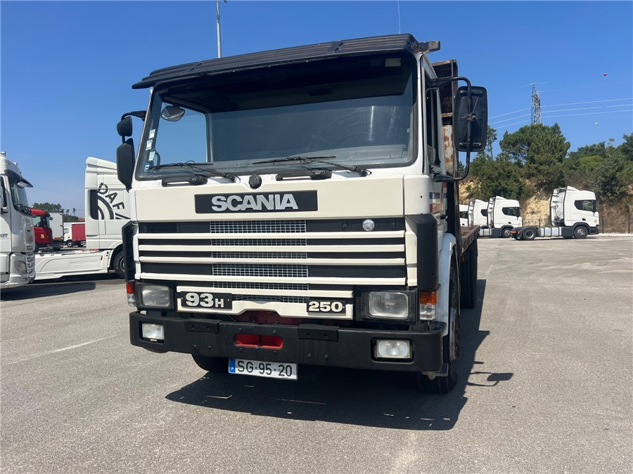 Scania 93h - Camião de caixa aberta/ Plataforma: foto 2 Scania 93h - Camião de caixa aberta/ Plataforma: foto 2