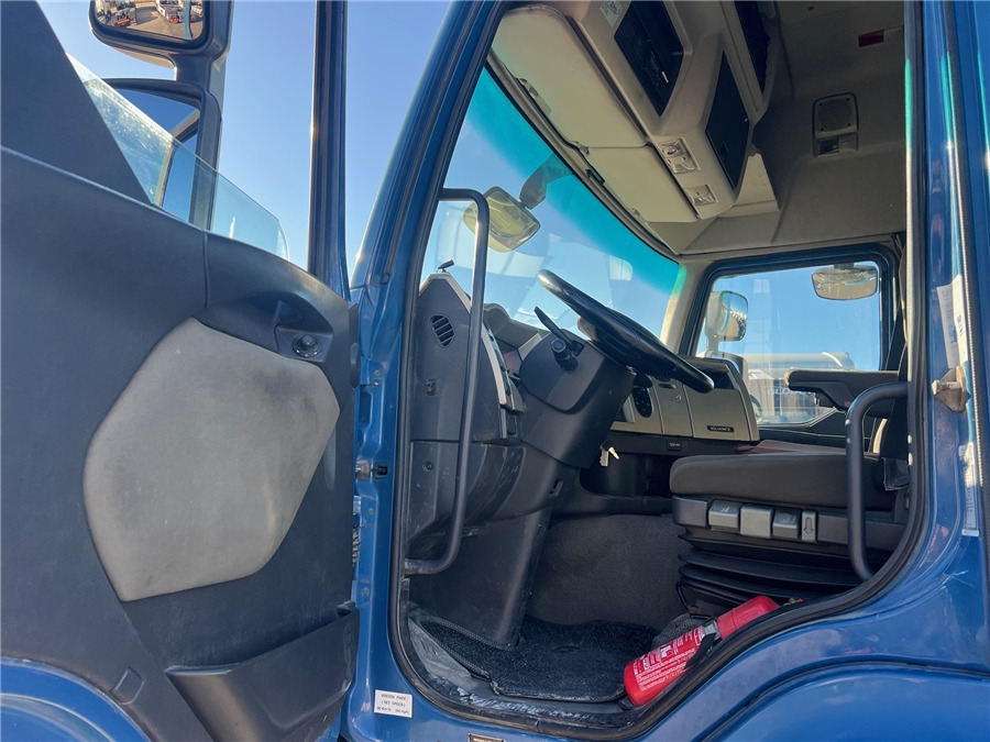 Fotografia de interior 1: Tractor Renault PREMIUM  RETARDER