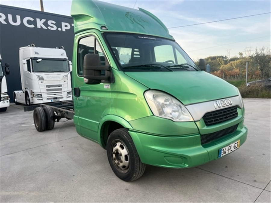 Iveco 35C17 - Veículo comercial: foto 2 Iveco 35C17 - Veículo comercial: foto 2