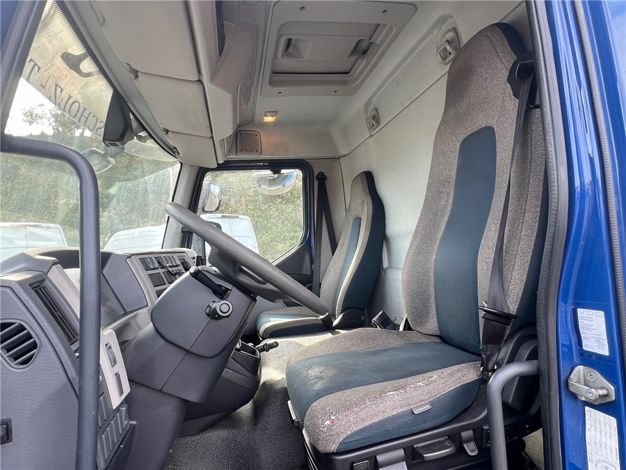 Fotografia de interior 1: Locação financeira de Volvo FL Volvo FL
