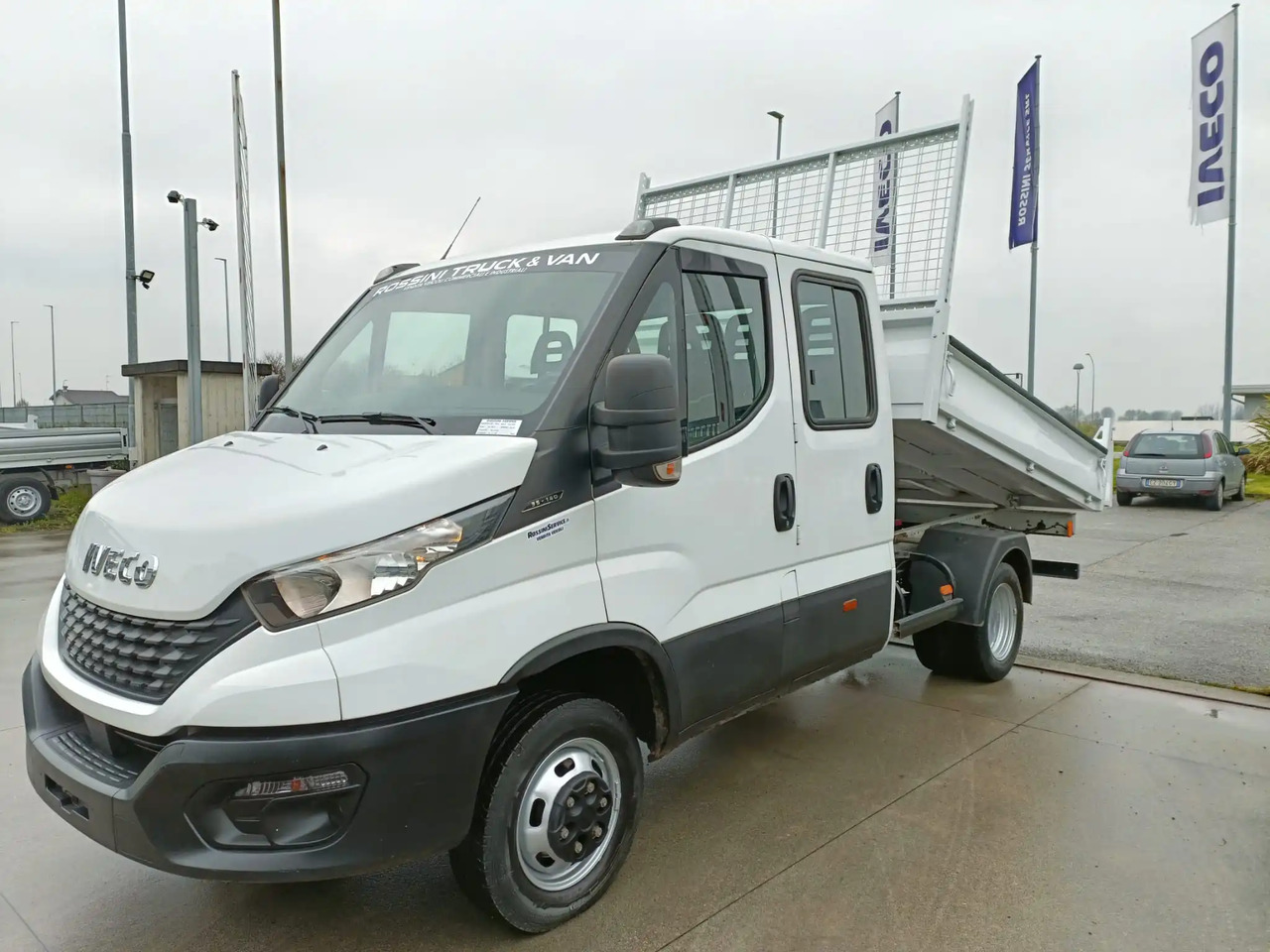 IVECO DAILY 35C14 DOPPIA CABINA RIBALTABILE 2.3 - Carrinha basculante: foto 4 IVECO DAILY 35C14 DOPPIA CABINA RIBALTABILE 2.3 - Carrinha basculante: foto 4