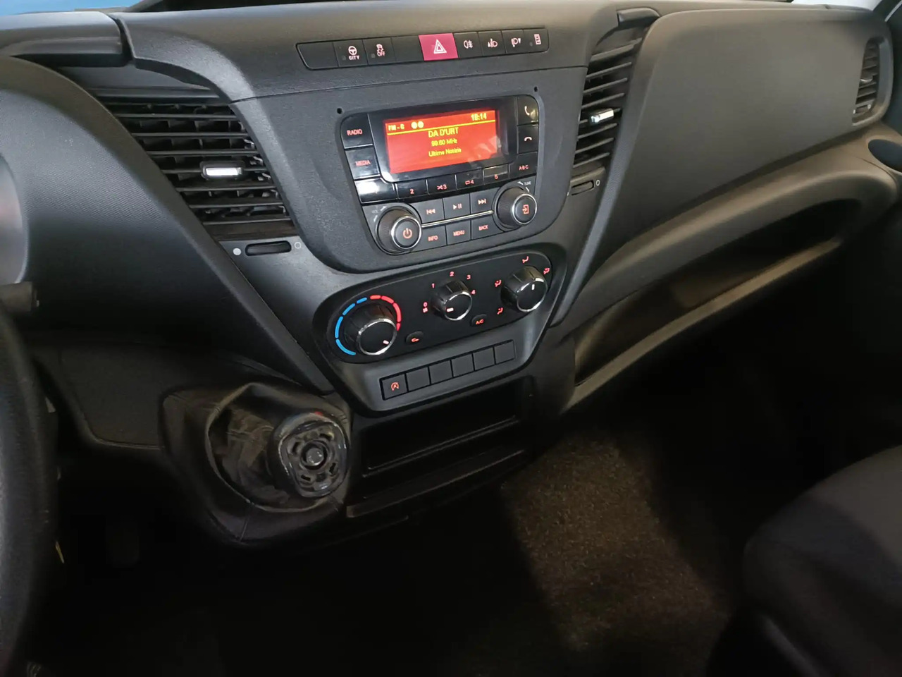 Carrinha basculante IVECO DAILY 35C14 DOPPIA CABINA RIBALTABILE 2.3: foto 12