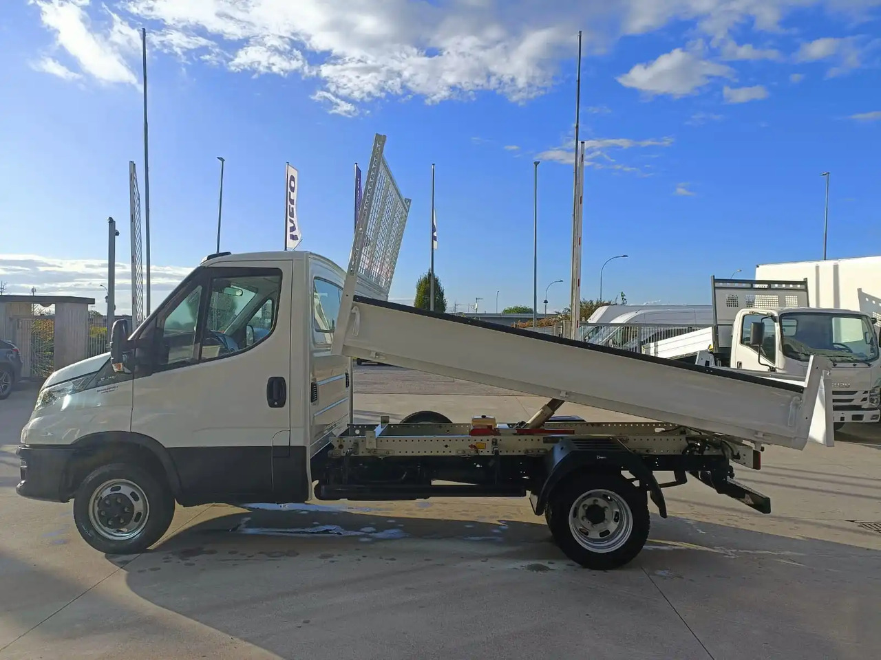 IVECO DAILY 35C14 - Carrinha basculante: foto 4 IVECO DAILY 35C14 - Carrinha basculante: foto 4