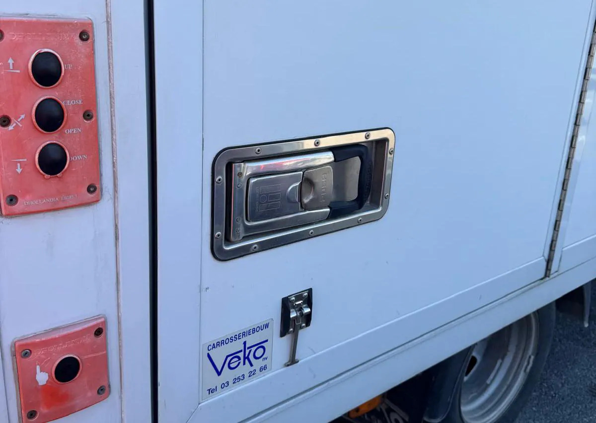 IVECO DAILY 35C14 - Carrinha de contentor: foto 3 IVECO DAILY 35C14 - Carrinha de contentor: foto 3