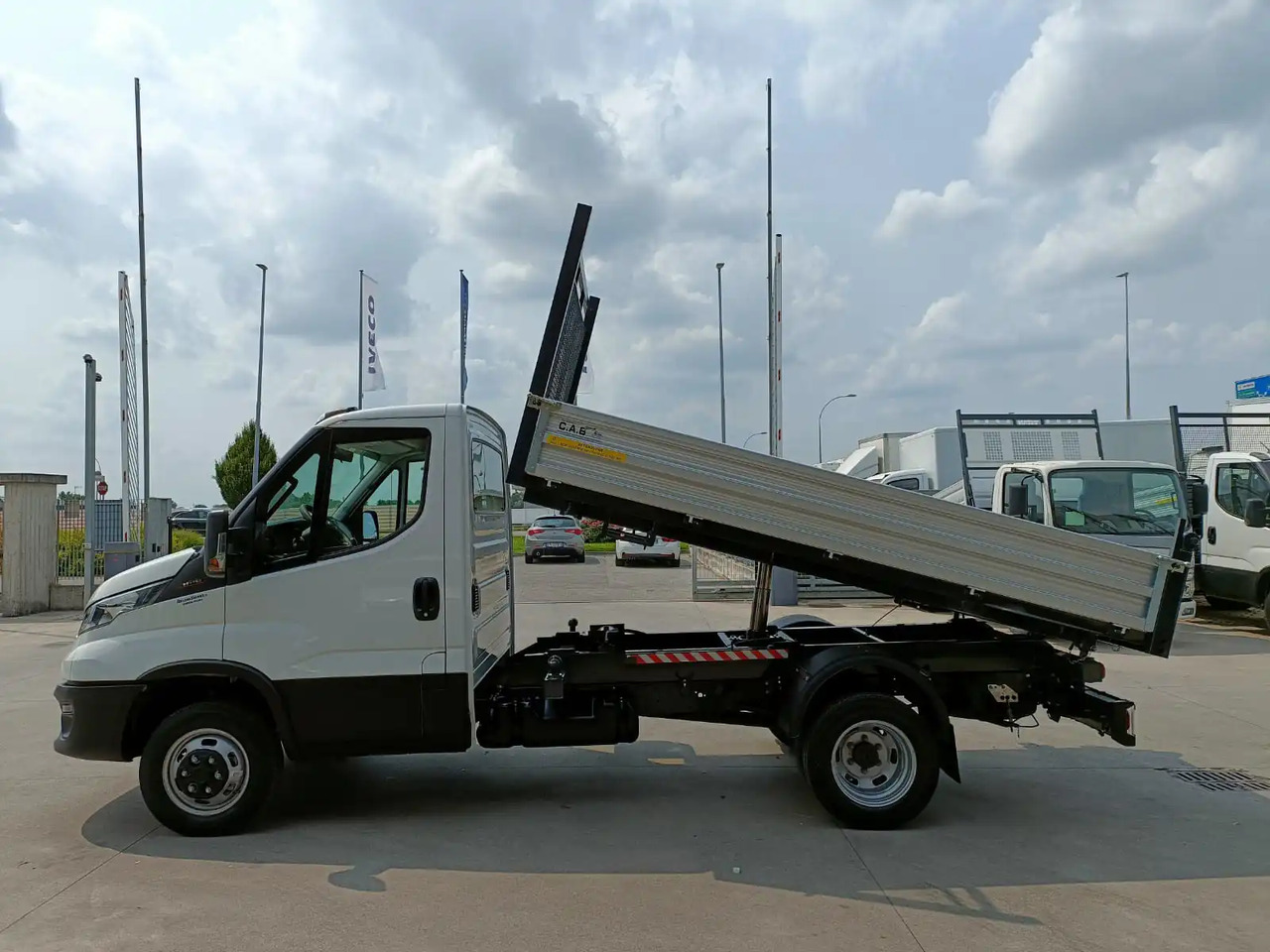 IVECO DAILY 35C16 3000 cc KM 0 - Carrinha basculante: foto 3 IVECO DAILY 35C16 3000 cc KM 0 - Carrinha basculante: foto 3