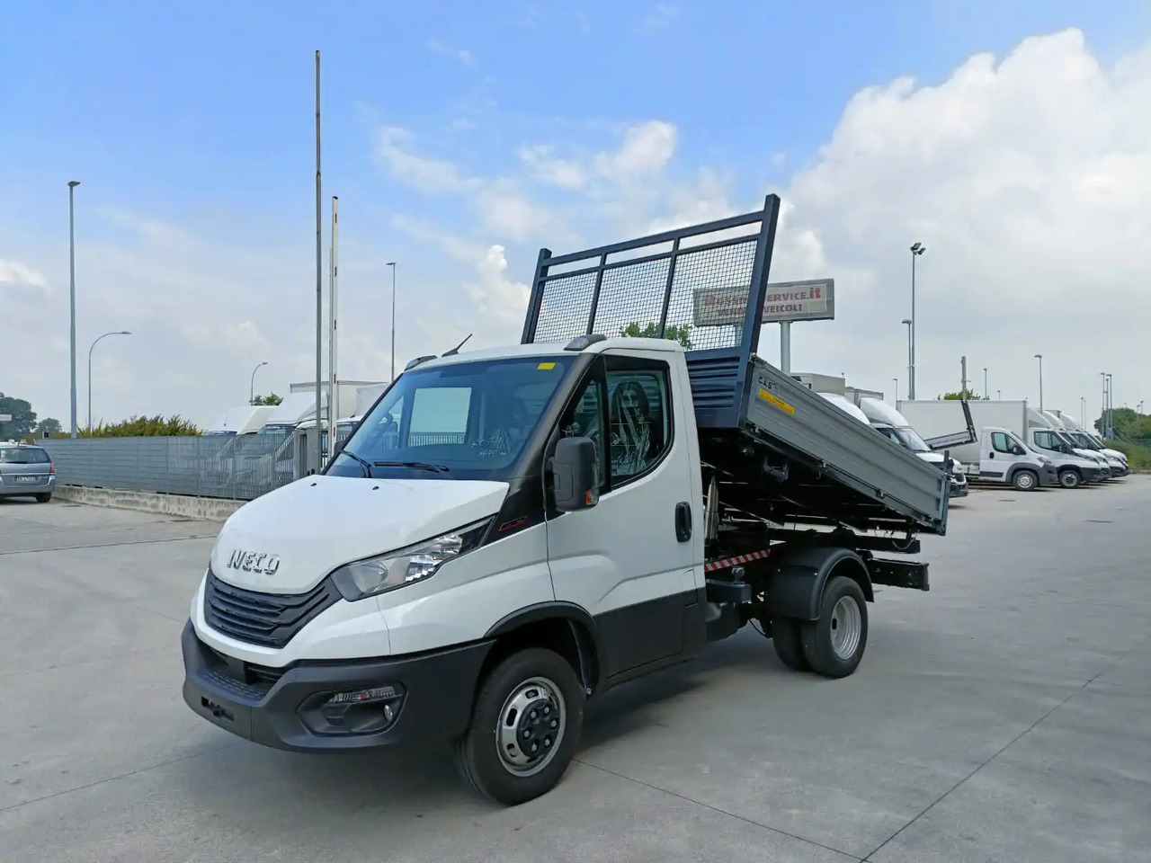 IVECO DAILY 35C16 3000 cc KM 0 - Carrinha basculante: foto 2 IVECO DAILY 35C16 3000 cc KM 0 - Carrinha basculante: foto 2