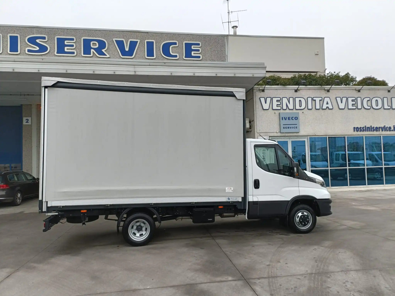IVECO DAILY 35C16 3000 cc KM 0 - Carrinha de lona: foto 4 IVECO DAILY 35C16 3000 cc KM 0 - Carrinha de lona: foto 4