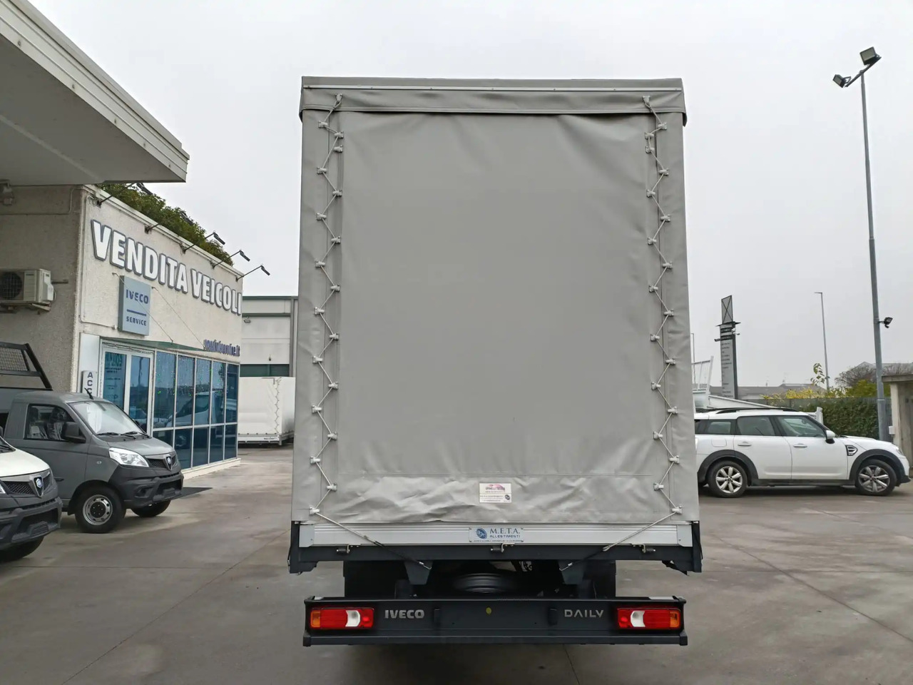 IVECO DAILY 35C16 3000 cc KM 0 - Carrinha de lona: foto 5 IVECO DAILY 35C16 3000 cc KM 0 - Carrinha de lona: foto 5