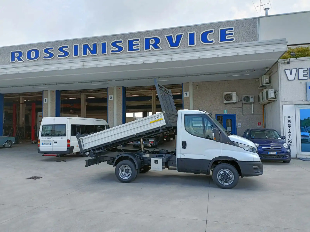 IVECO DAILY 35C16 3000 cc KM 0 - Carrinha basculante: foto 3 IVECO DAILY 35C16 3000 cc KM 0 - Carrinha basculante: foto 3
