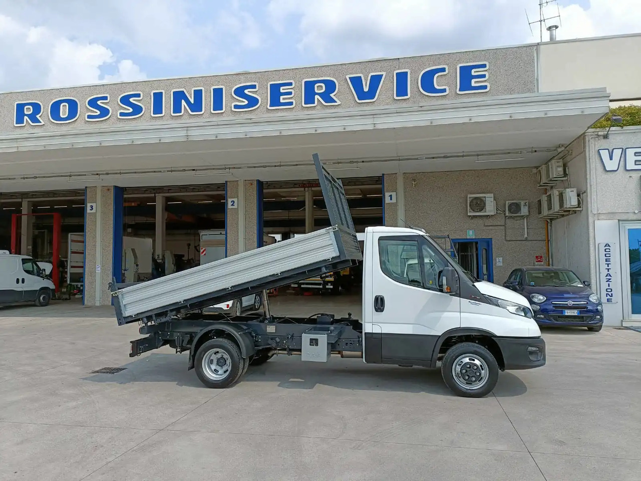 IVECO DAILY 35C16 3000 cc KM 0 - Carrinha basculante: foto 2 IVECO DAILY 35C16 3000 cc KM 0 - Carrinha basculante: foto 2