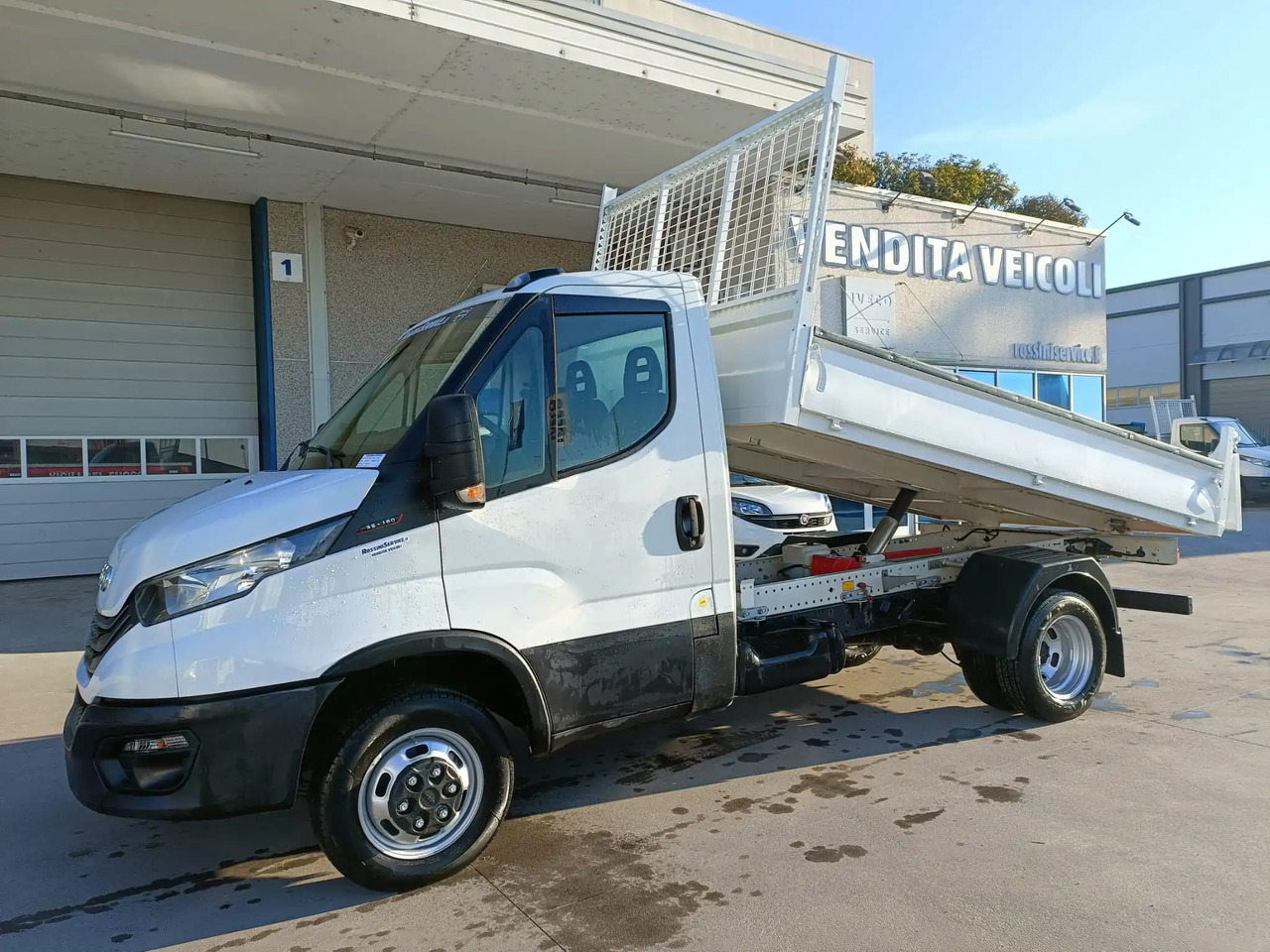 IVECO DAILY 35C16 CC 3.0 - Carrinha basculante: foto 3 IVECO DAILY 35C16 CC 3.0 - Carrinha basculante: foto 3
