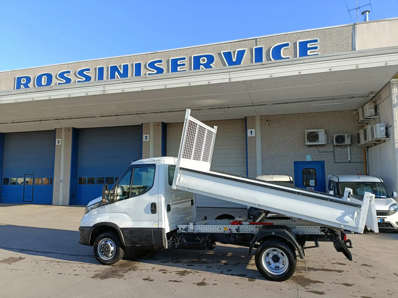 IVECO DAILY 35C16 CC 3.0 - Carrinha basculante: foto 4 IVECO DAILY 35C16 CC 3.0 - Carrinha basculante: foto 4