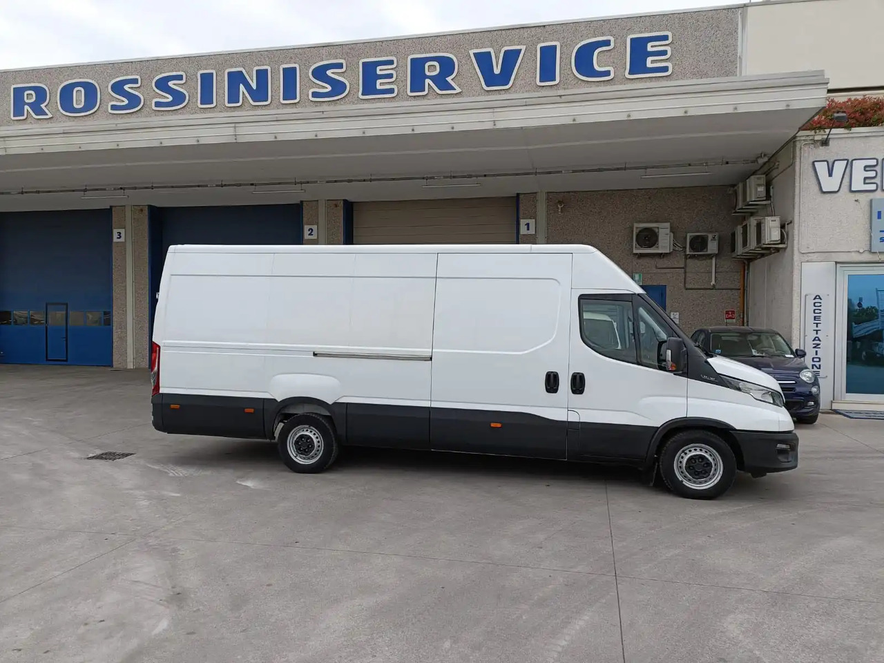 IVECO DAILY 35S16 V - Furgão: foto 4 IVECO DAILY 35S16 V - Furgão: foto 4