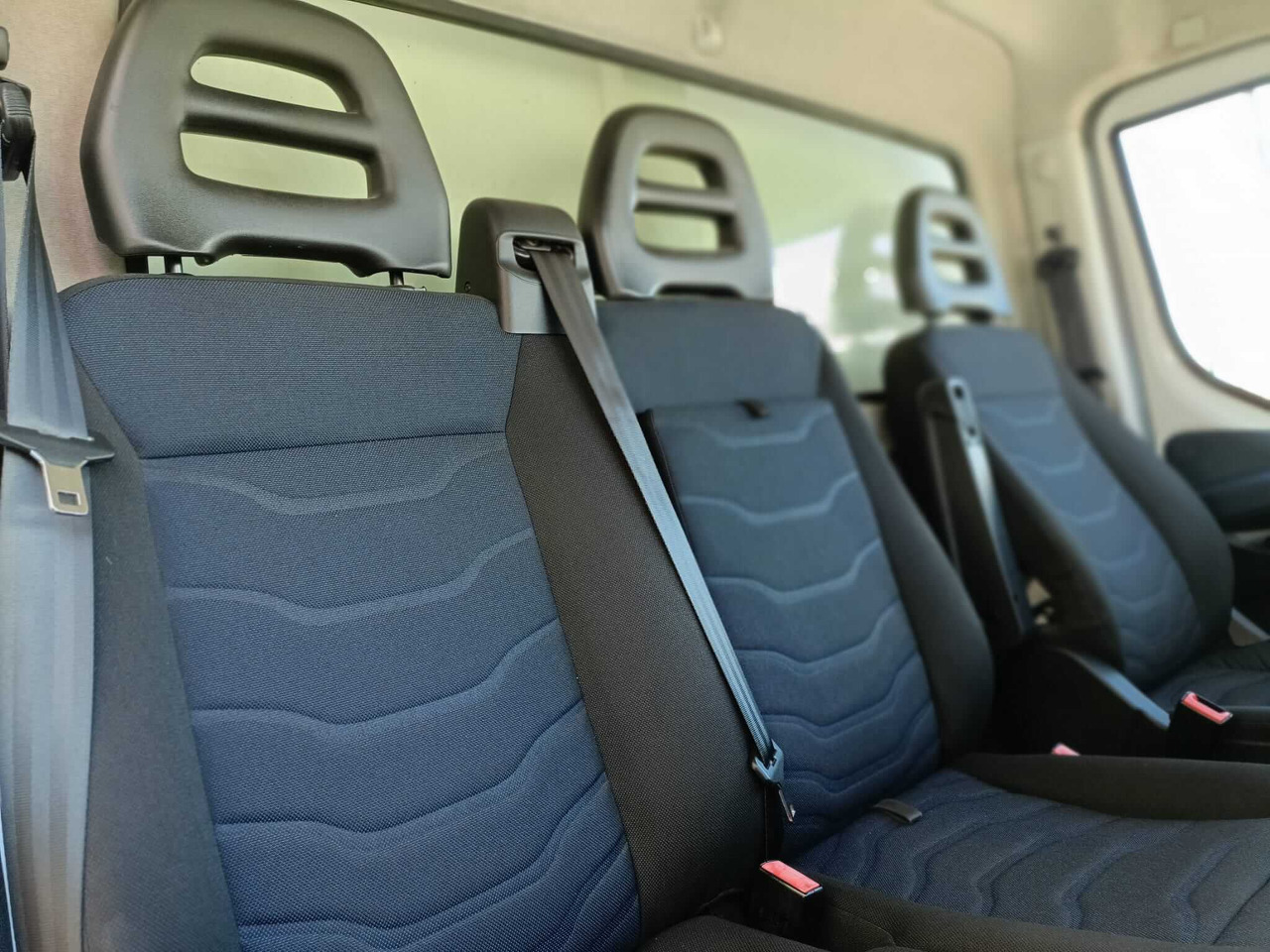 IVECO DAILY 60C18 RIBALTABILE CON GRU - Camião basculante: foto 5 IVECO DAILY 60C18 RIBALTABILE CON GRU - Camião basculante: foto 5