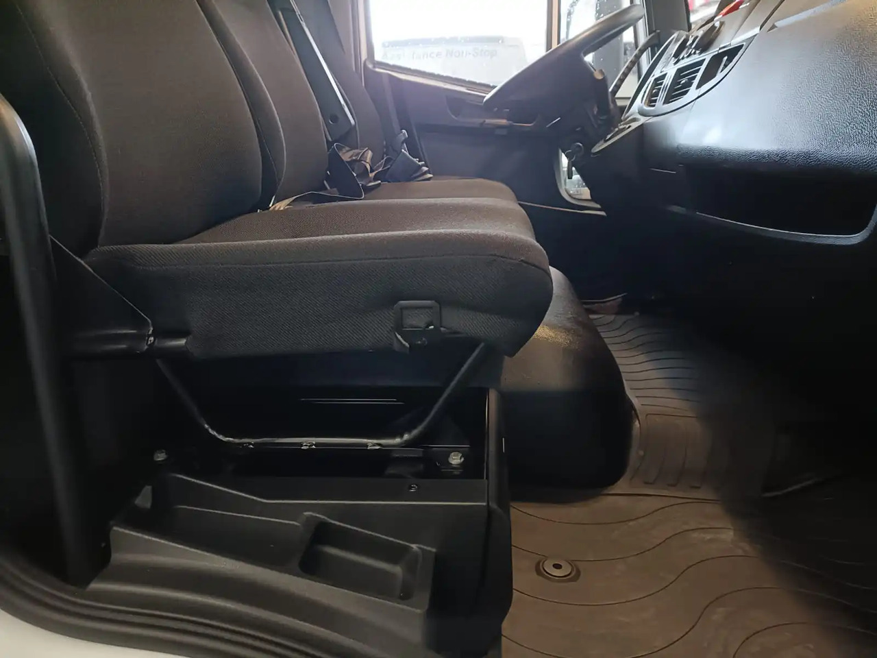 Camião de lona IVECO EUROCARGO 120E25P: foto 9