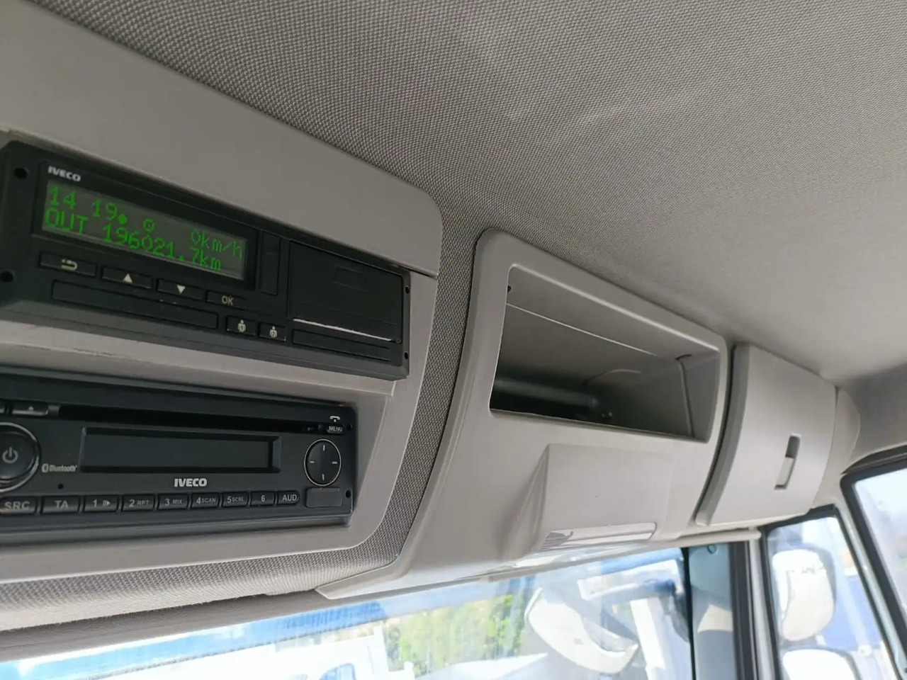 IVECO EUROCARGO 140E28P - Camião chassi: foto 2 IVECO EUROCARGO 140E28P - Camião chassi: foto 2