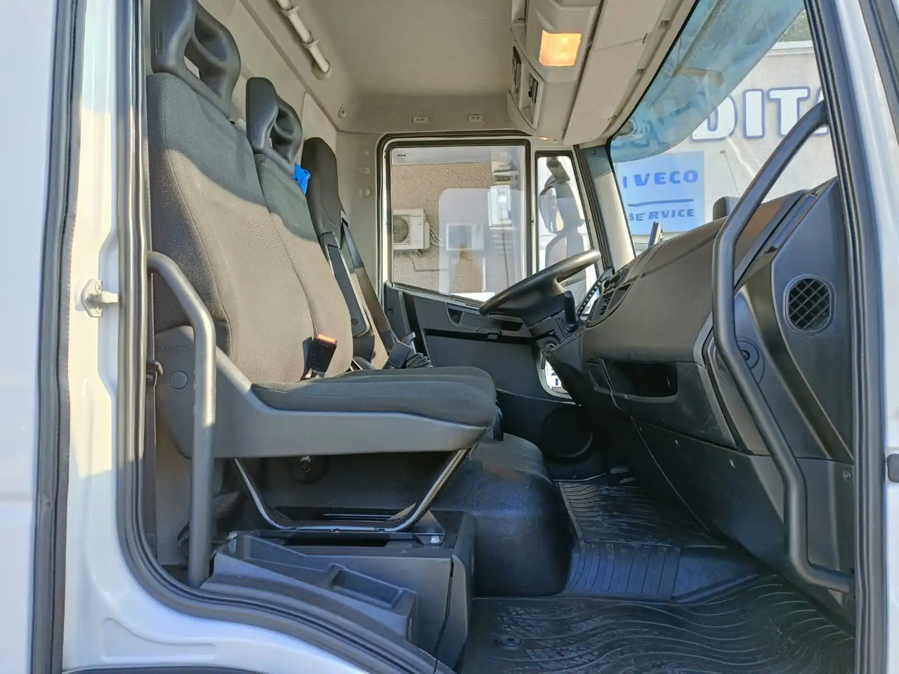 Locação financeira de  IVECO EUROCARGO 140E28P IVECO EUROCARGO 140E28P: foto 9