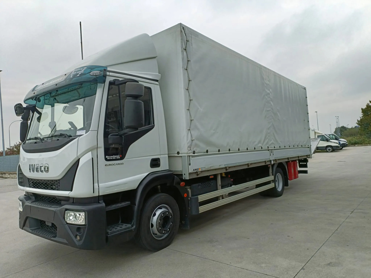 IVECO EUROCARGO 140E28P - Camião de lona: foto 1 IVECO EUROCARGO 140E28P - Camião de lona: foto 1