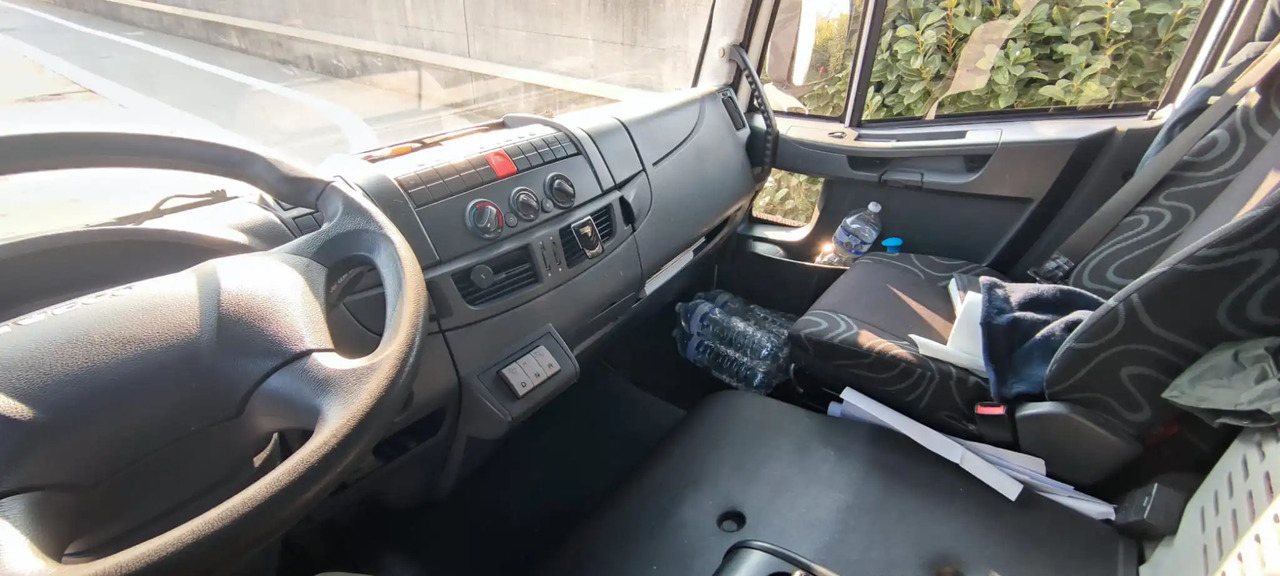 IVECO EUROCARGO 75E21 - Camião furgão: foto 4 IVECO EUROCARGO 75E21 - Camião furgão: foto 4