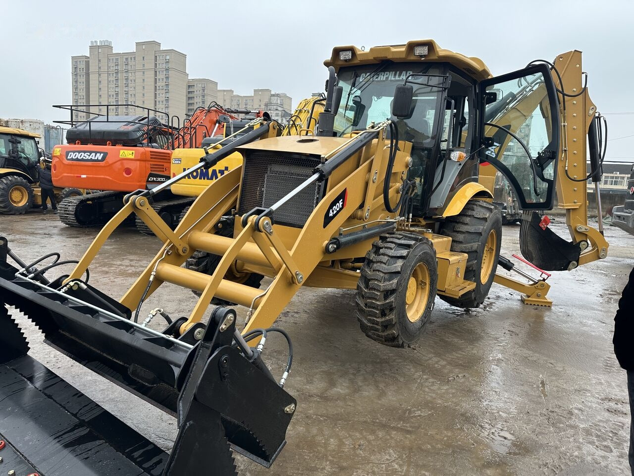 Caterpillar 420F - Retroescavadeira: foto 3 Caterpillar 420F - Retroescavadeira: foto 3